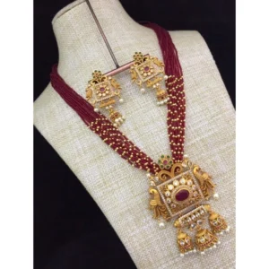 BS Women's Elite Moti Mala Ad Pendal Jewellery Set (Red, Free Size)